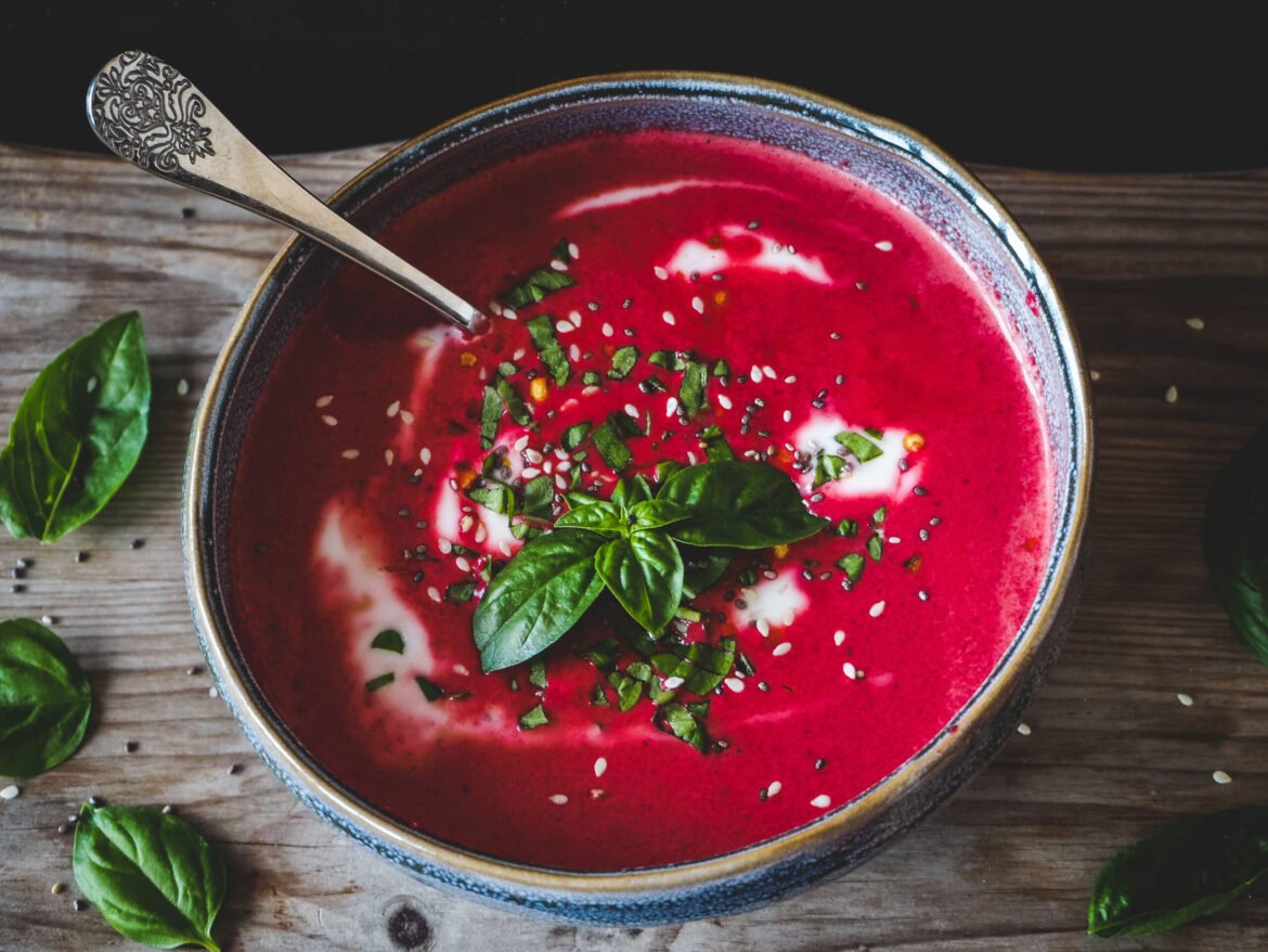 polevka-z-cervene-repy-s-kokosovym-mlekem